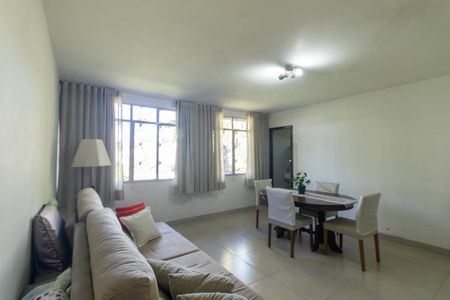 Casa para alugar com 852m², 3 quartos e 1 vaga Casa para alugar com 852m², 3 quartos e 1 vagaSala