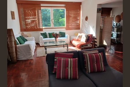 Sala de casa para alugar com 5 quartos, 385m² em Itaipava, Petrópolis