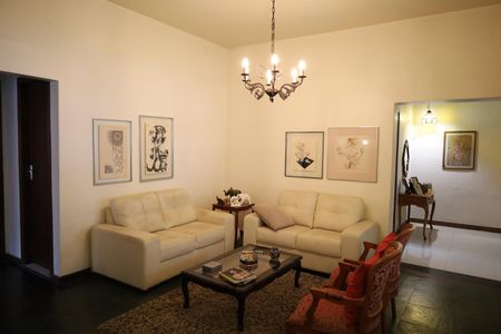 Casa à venda com 4 quartos, 200m² em Vila Campo Grande, São Paulo