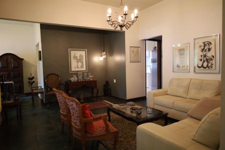 Casa à venda com 4 quartos, 200m² em Vila Campo Grande, São Paulo