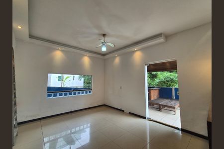 Casa de Condomínio para alugar com 3 quartos, 102m² em Barra de Guaratiba, Rio de Janeiro