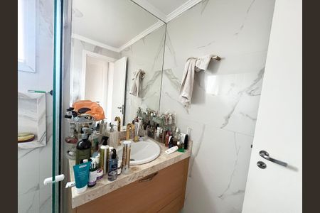 Apartamento à venda com 92m², 2 quartos e 2 vagasBanheiro suíte 