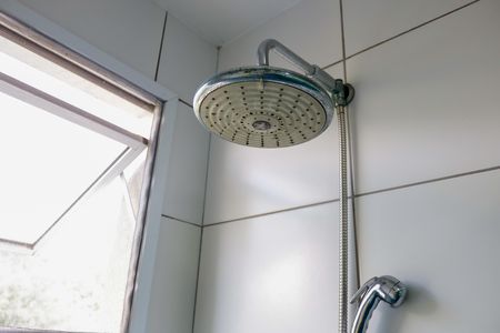 Apartamento à venda com 57m², 2 quartos e 1 vaga Apartamento à venda com 57m², 2 quartos e 1 vagaBanheiro da Suíte 2