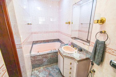 Casa para alugar com 360m², 3 quartos e 2 vagassuite