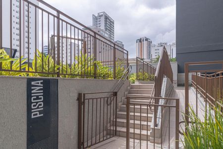 Studio para alugar com 27m², 1 quarto e sem vaga Studio para alugar com 27m², 1 quarto e sem vagaÁrea comum - Piscina