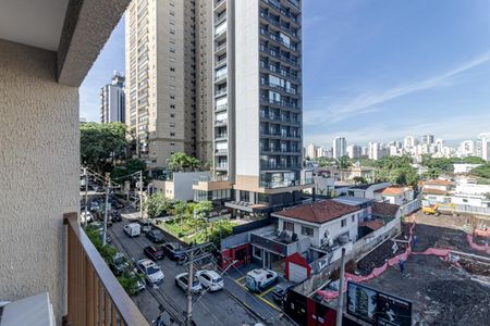 Studio para alugar com 27m², 1 quarto e sem vaga Studio para alugar com 27m², 1 quarto e sem vagaVaranda
