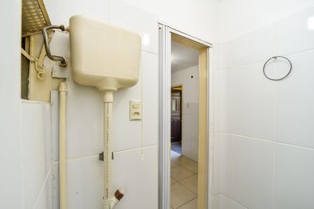 Banheiro de kitnet/studio para alugar com 1 quarto, 23m² em Cristo Redentor, Porto Alegre