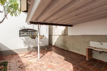 Casa para alugar com 240m², 5 quartos e 3 vagas Casa para alugar com 240m², 5 quartos e 3 vagasQuintal