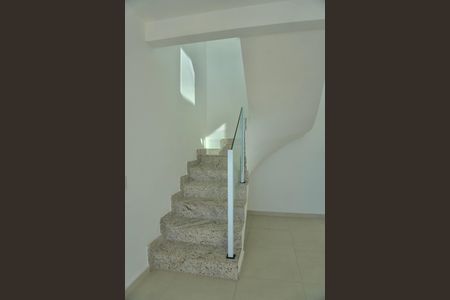 Apartamento para alugar com 120m², 2 quartos e 2 vagasSala - Escada