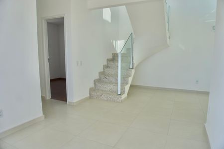 Apartamento para alugar com 120m², 2 quartos e 2 vagasSala