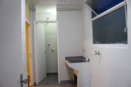 Apartamento à venda com 130m², 3 quartos e sem vaga Apartamento à venda com 130m², 3 quartos e sem vagaLavanderia