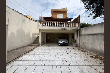 Casa à venda com 130m², 3 quartos e 4 vagas Casa à venda com 130m², 3 quartos e 4 vagasÁrea externa