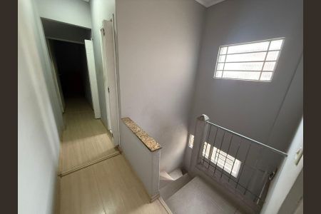 Casa à venda com 130m², 3 quartos e 4 vagas Casa à venda com 130m², 3 quartos e 4 vagasCorredor