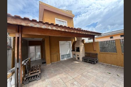 Casa à venda com 130m², 3 quartos e 4 vagas Casa à venda com 130m², 3 quartos e 4 vagasÁrea externa
