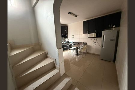 Escada de casa à venda com 3 quartos, 130m² em Vila Bonilha, São Paulo