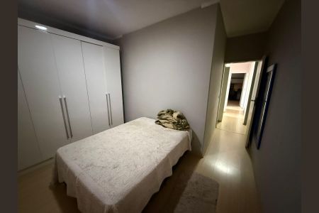 Casa à venda com 130m², 3 quartos e 4 vagas Casa à venda com 130m², 3 quartos e 4 vagasQuarto