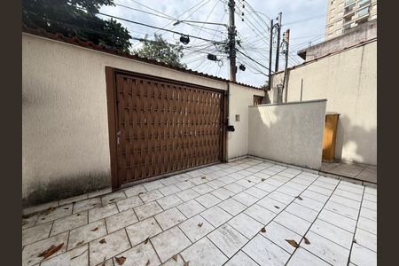 Casa à venda com 130m², 3 quartos e 4 vagas Casa à venda com 130m², 3 quartos e 4 vagasÁrea externa