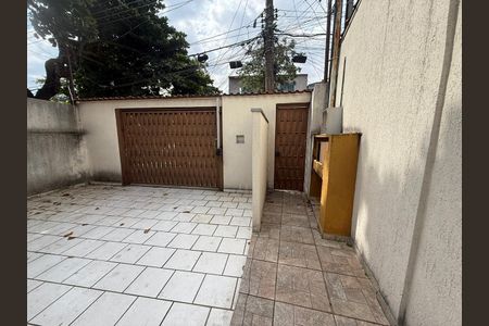 Casa à venda com 130m², 3 quartos e 4 vagas Casa à venda com 130m², 3 quartos e 4 vagasÁrea externa