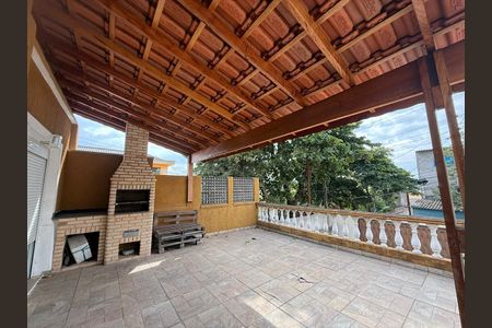 Casa à venda com 130m², 3 quartos e 4 vagas Casa à venda com 130m², 3 quartos e 4 vagasÁrea externa
