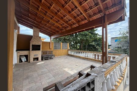 Casa à venda com 130m², 3 quartos e 4 vagas Casa à venda com 130m², 3 quartos e 4 vagasÁrea externa