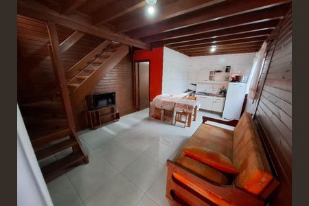 Sala / Cozinha  de casa para alugar com 2 quartos, 47m² em São João do Rio Vermelho, Florianópolis