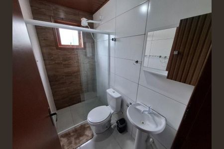 Banheiro  de casa para alugar com 2 quartos, 47m² em São João do Rio Vermelho, Florianópolis