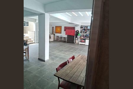 Casa à venda com 321m², 4 quartos e 12 vagas