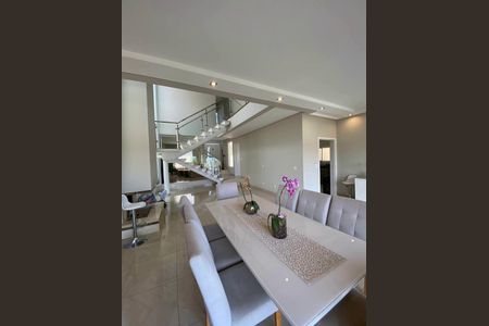 Casa à venda com 4 quartos, 270m² em Parque Sinai, Santana de Parnaíba