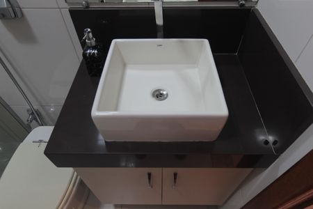 Casa à venda com 46m², 2 quartos e 2 vagasBanheiro Social