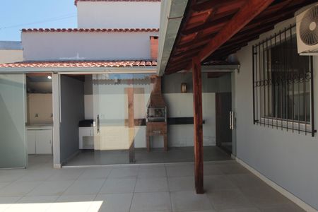 Casa à venda com 46m², 2 quartos e 2 vagasQuintal