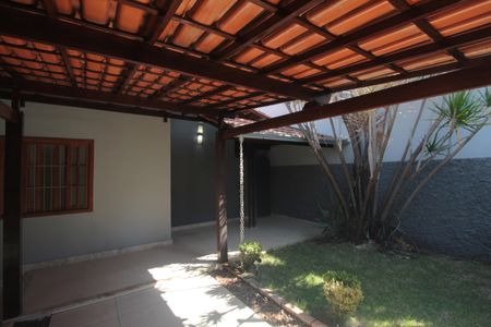 Casa à venda com 46m², 2 quartos e 2 vagasGaragem