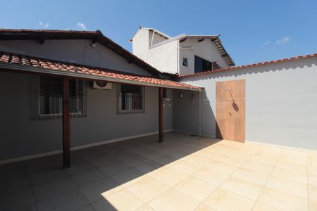 Casa à venda com 46m², 2 quartos e 2 vagasQuintal