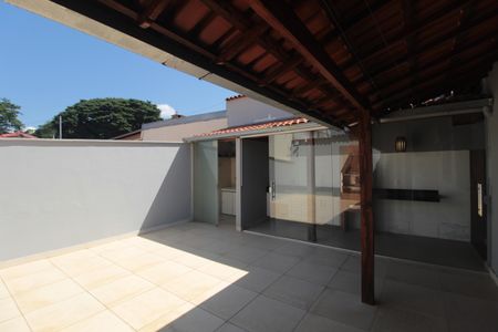 Casa à venda com 46m², 2 quartos e 2 vagasQuintal