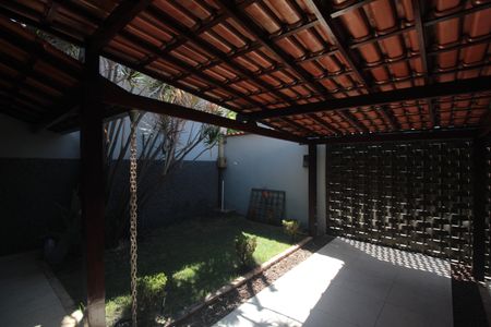 Casa à venda com 46m², 2 quartos e 2 vagasGaragem