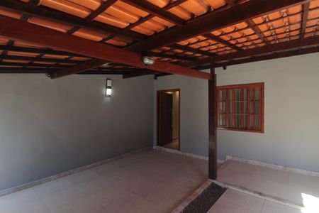 Casa à venda com 46m², 2 quartos e 2 vagasGaragem