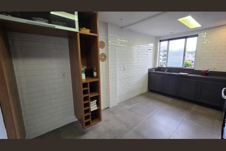Apartamento à venda com 120m², 2 quartos e 2 vagasCozinha