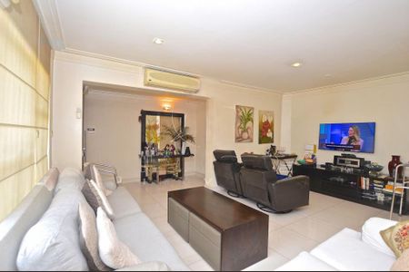 Casa à venda com 159m², 5 quartos e 4 vagas