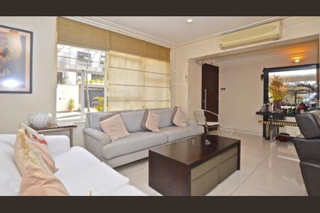 Casa à venda com 159m², 5 quartos e 4 vagas