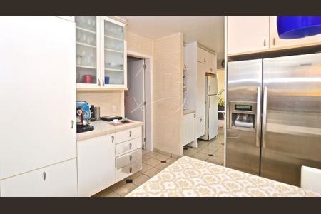 Casa à venda com 159m², 5 quartos e 4 vagas