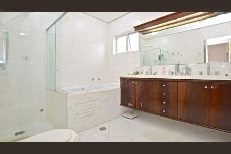 Casa à venda com 159m², 5 quartos e 4 vagas