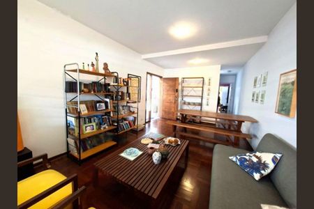 Casa à venda com 145m², 5 quartos e 2 vagas