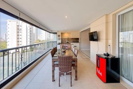 Apartamento à venda com 247m², 4 quartos e 4 vagas