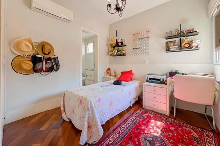 Apartamento à venda com 247m², 4 quartos e 4 vagas
