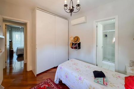 Apartamento à venda com 247m², 4 quartos e 4 vagas