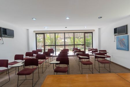 Apartamento à venda com 30m², 1 quarto e 1 vaga Apartamento à venda com 30m², 1 quarto e 1 vagaÁrea comum - Salão de festas