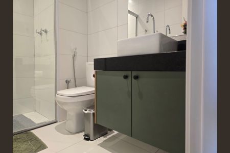 Banheiro Social de kitnet/studio para alugar com 1 quarto, 29m² em Centro, Guarulhos