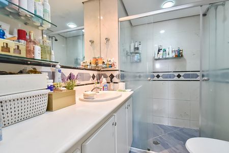 Apartamento à venda com 136m², 4 quartos e 2 vagas Apartamento à venda com 136m², 4 quartos e 2 vagasBanheiro da suíte