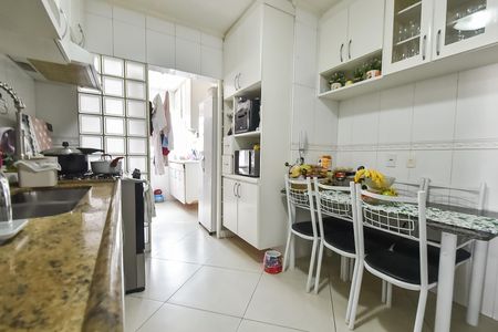 Apartamento à venda com 136m², 4 quartos e 2 vagas Apartamento à venda com 136m², 4 quartos e 2 vagasCozinha