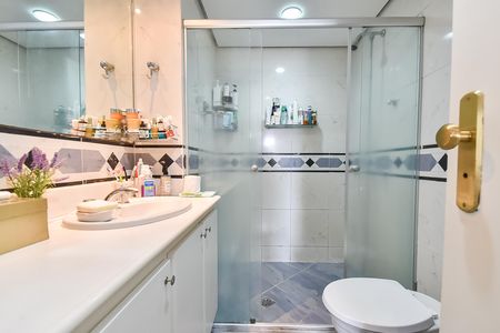 Apartamento à venda com 136m², 4 quartos e 2 vagas Apartamento à venda com 136m², 4 quartos e 2 vagasBanheiro da suíte