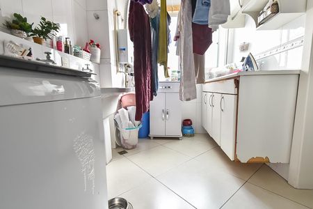 Apartamento à venda com 136m², 4 quartos e 2 vagas Apartamento à venda com 136m², 4 quartos e 2 vagasÁrea de serviço